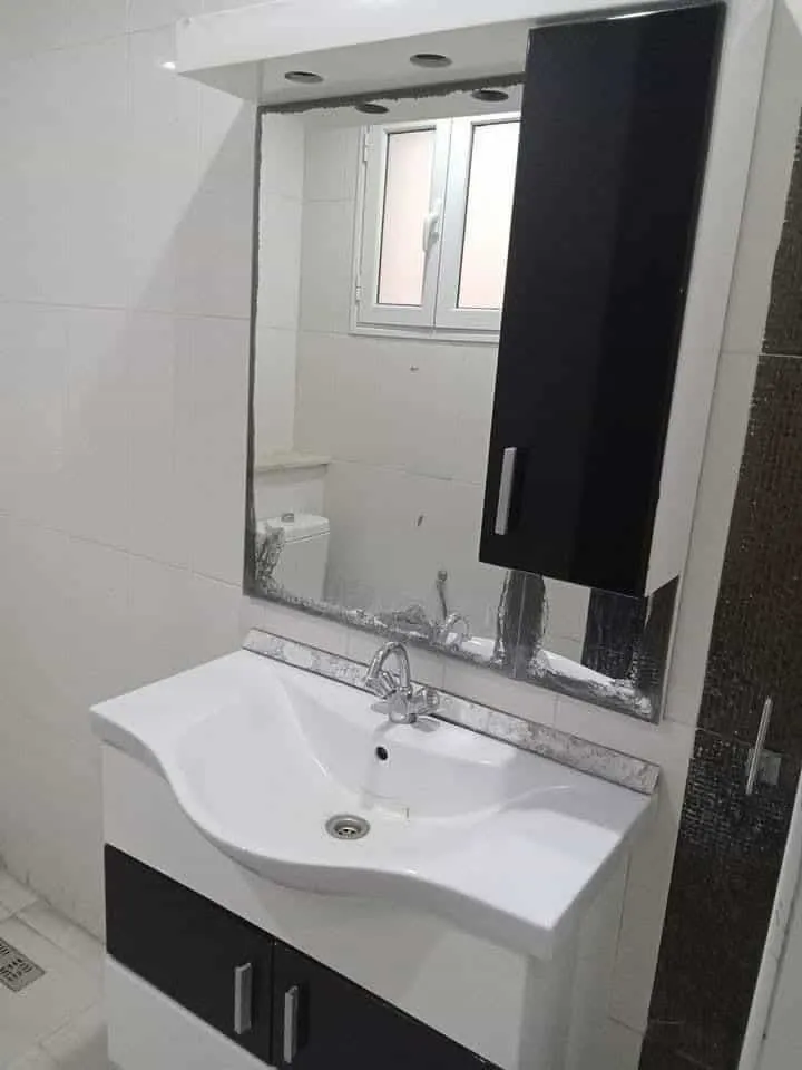 un appartement s+2 au 4éme étage(sans ascenseur) a louer situé a Bardo sur route x