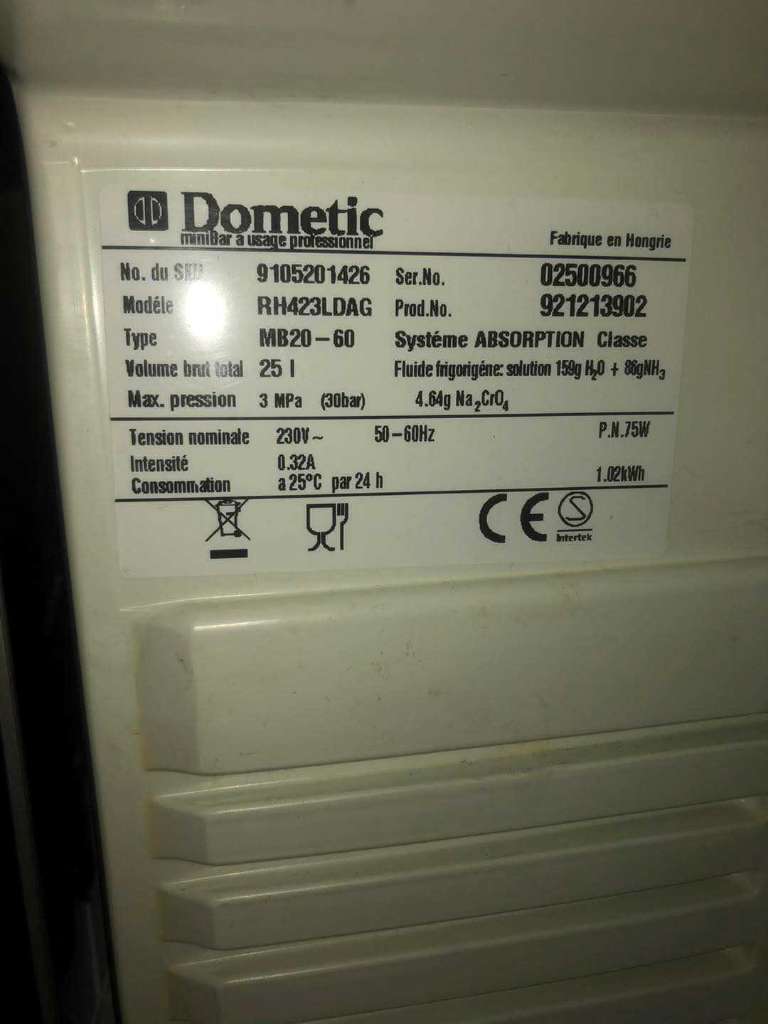 minibar de la marque Dometic très bonne état