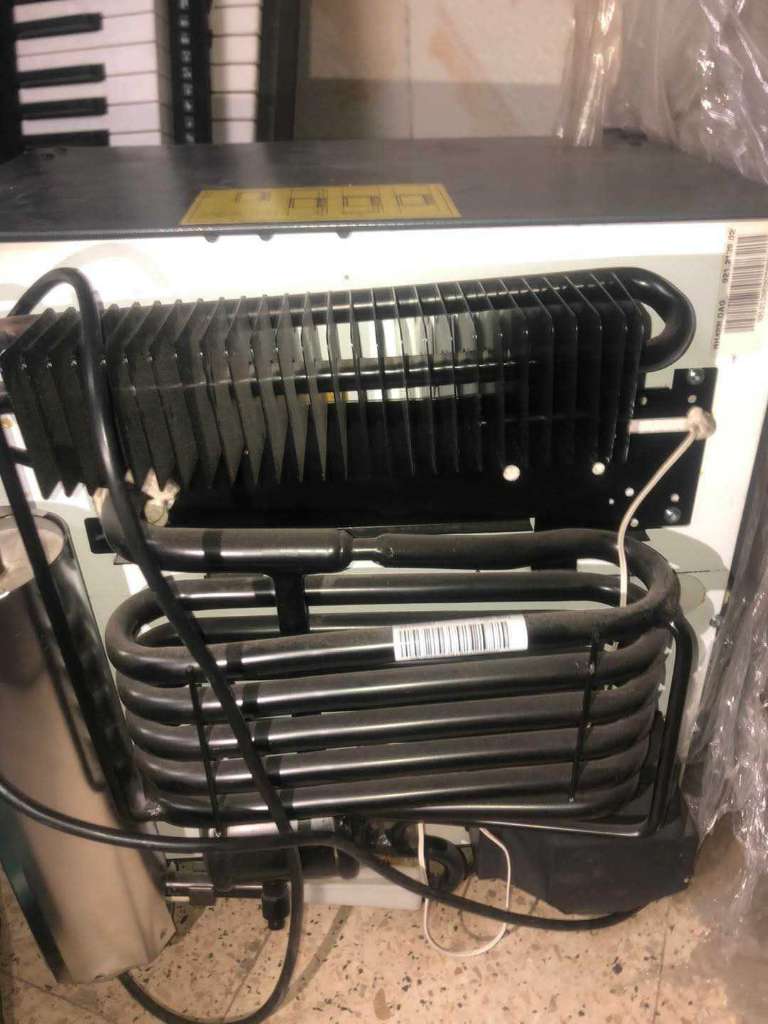 minibar de la marque Dometic très bonne état