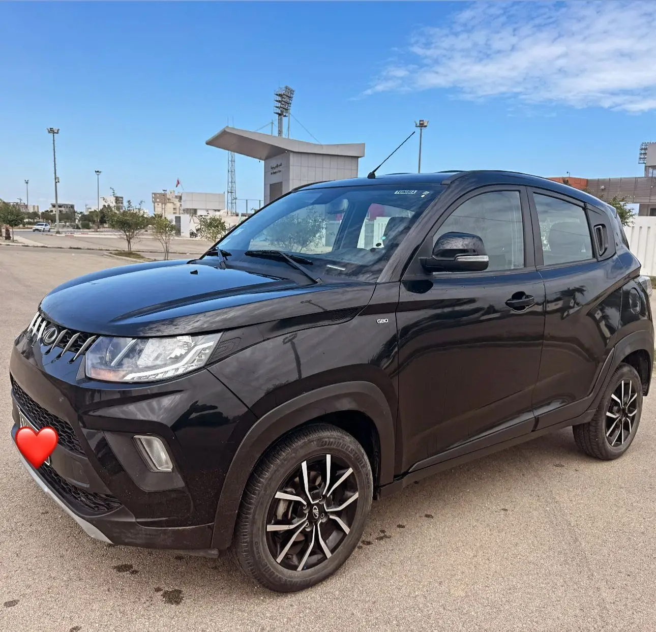 Mahindra kuv 100 k8