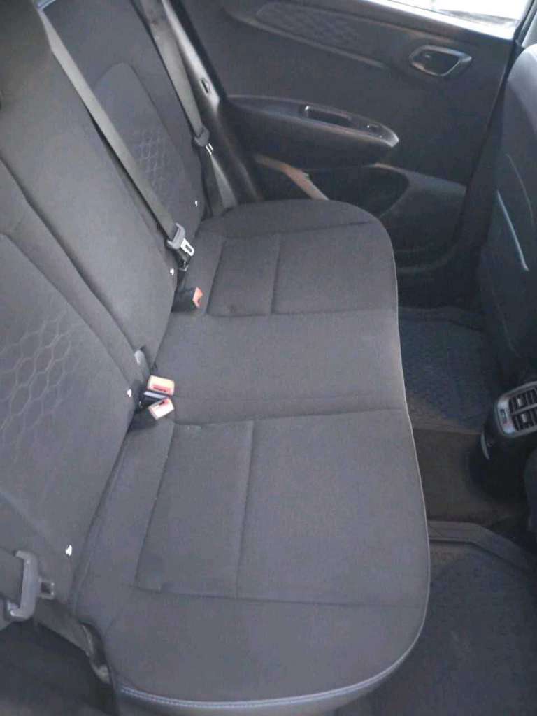 HYANDAI GRAND I 10 PREMIÈRE MAIN EN EXCELLENT ÉTAT 