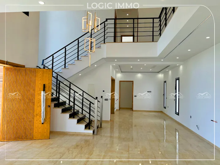 vendre une villa très haut standing située à monchar Hammamet 