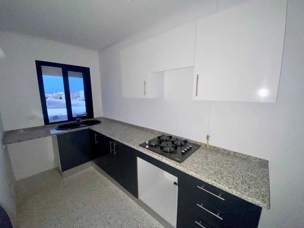 A louer appartement S+2  au deuxième étage avec ascenseur situé hey riad 5