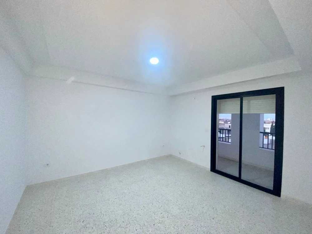 A louer appartement S+2  au deuxième étage avec ascenseur situé hey riad 5