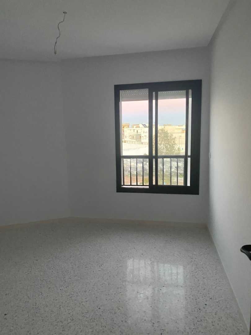 A louer appartement S+2  au deuxième étage avec ascenseur situé hey riad 5