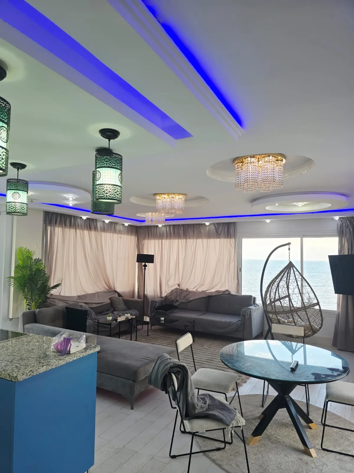 Penthouse s2 Pieds dans l’Eau à chatt mariem 