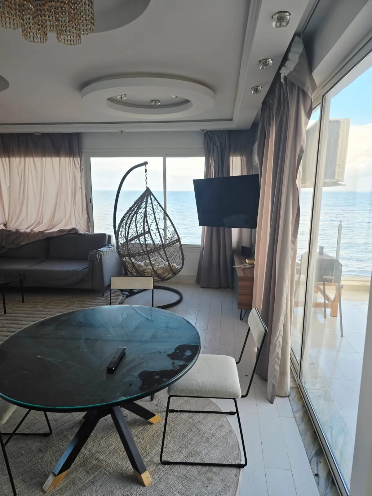 Penthouse s2 Pieds dans l’Eau à chatt mariem 