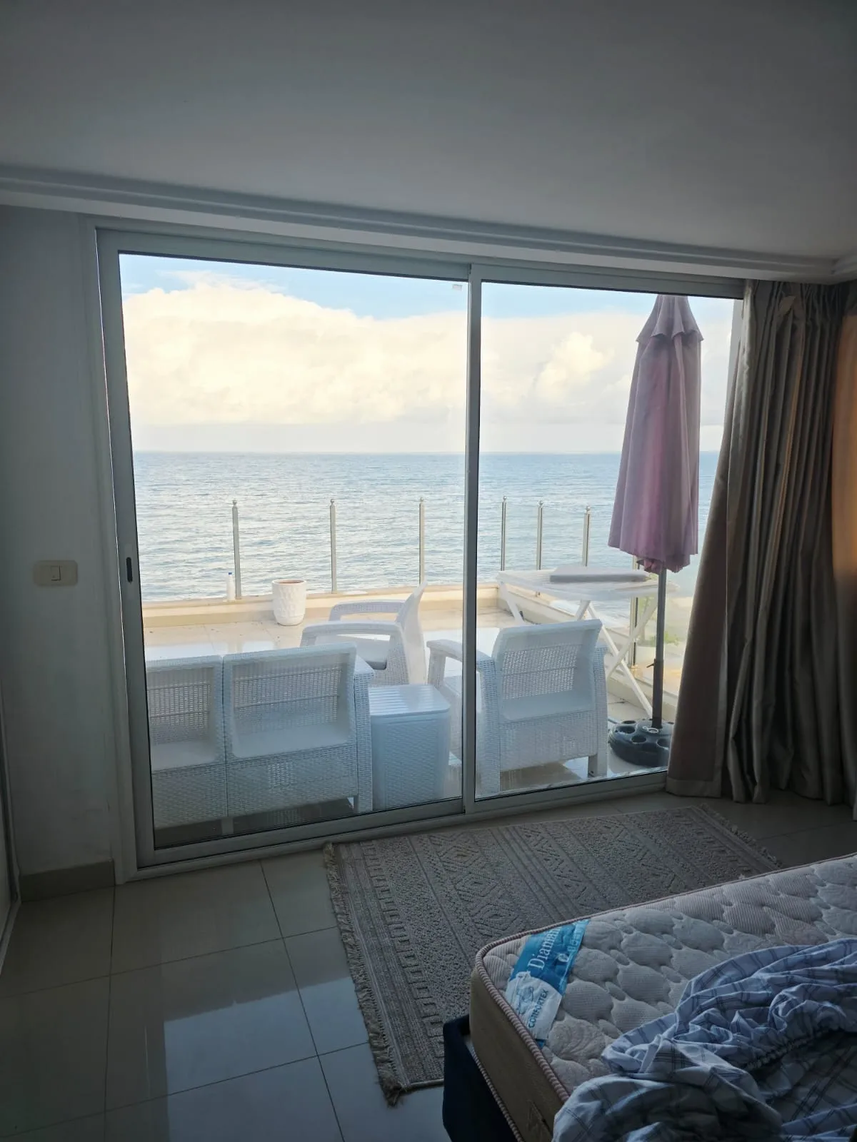 Penthouse s2 Pieds dans l’Eau à chatt mariem 