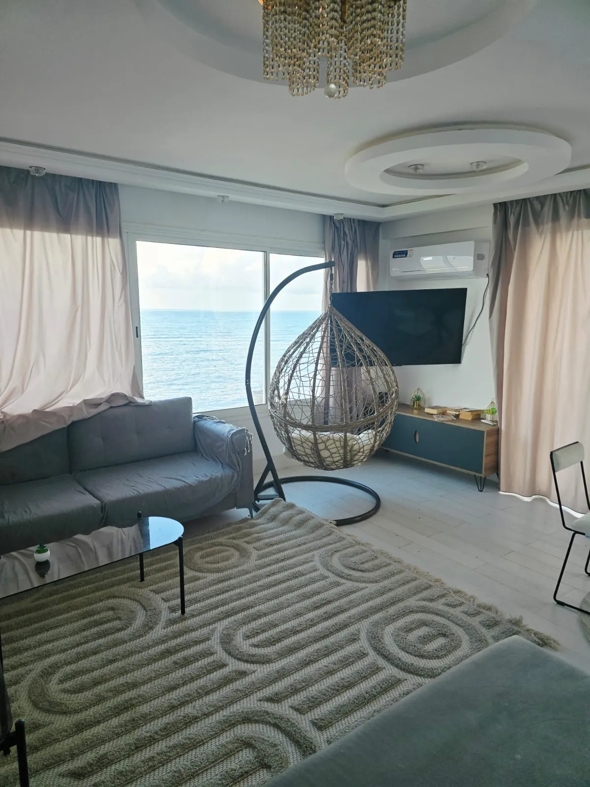 Penthouse s2 Pieds dans l’Eau à chatt mariem 