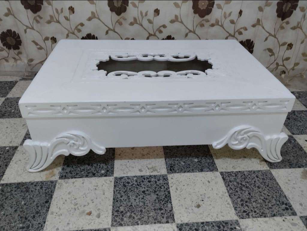 طاولة صالة للبيع في المهدية 94555145