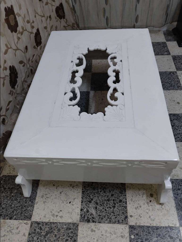 طاولة صالة للبيع في المهدية 94555145