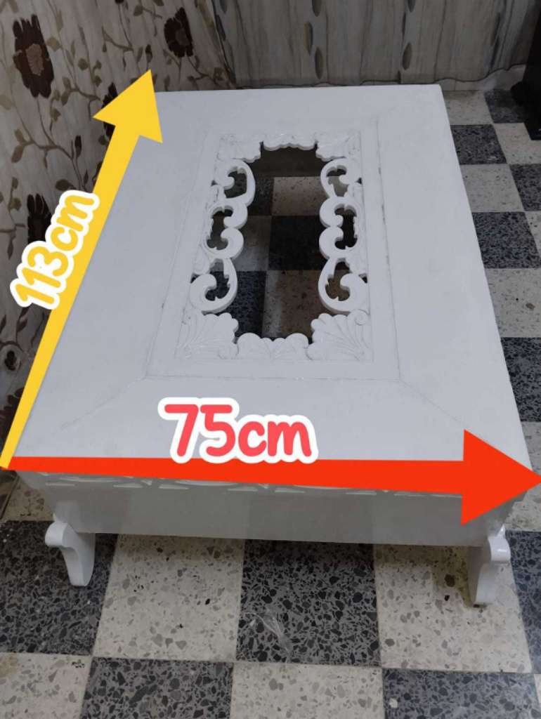 طاولة صالة للبيع في المهدية 94555145