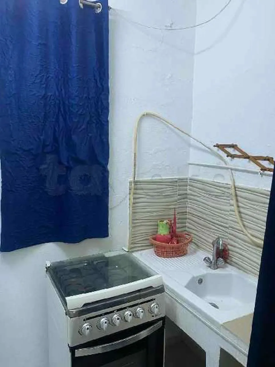un studio s+0 meublé au 3éme étage d'une maison a louer situé a essaidia khaznadar prés de lycée