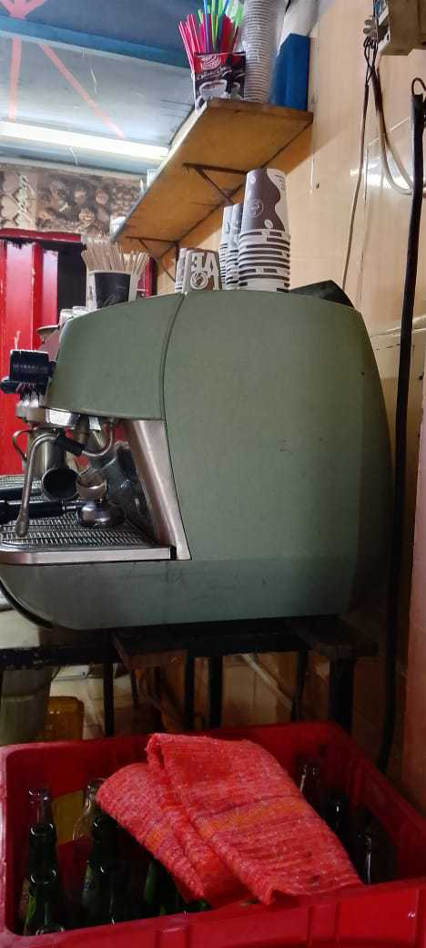 مكينة قهوة 3 قروب غاز وضوء نضيف برشا للبيع في تونس العاصمة 