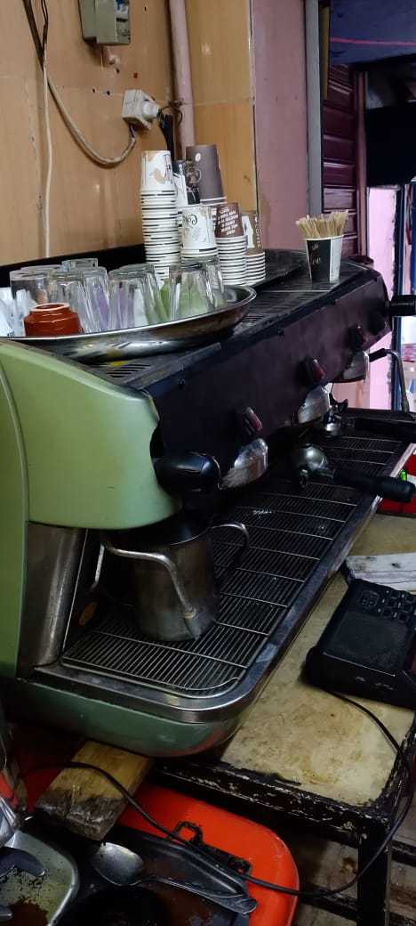 مكينة قهوة 3 قروب غاز وضوء نضيف برشا للبيع في تونس العاصمة 