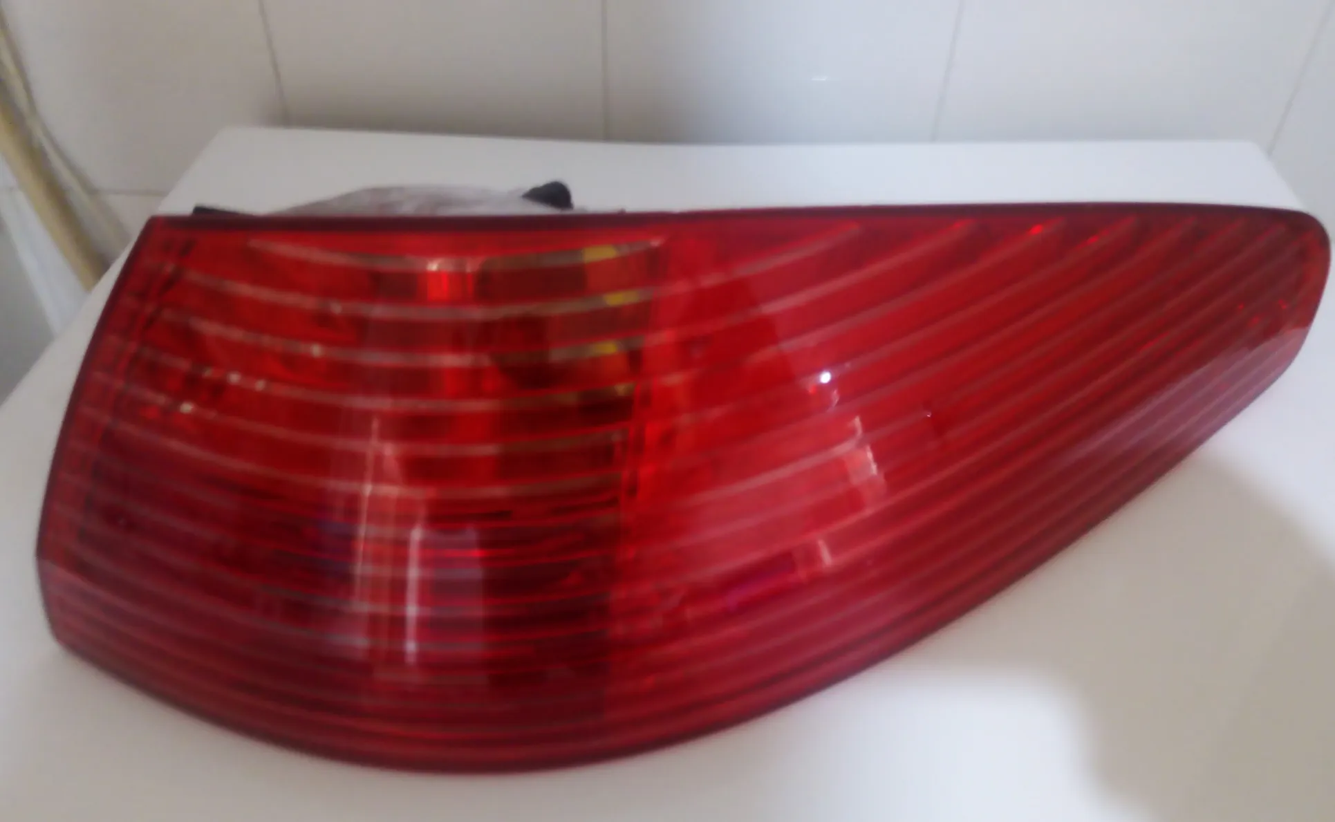 Feu rouge AR Droite peugeot 607 tel:55440196.