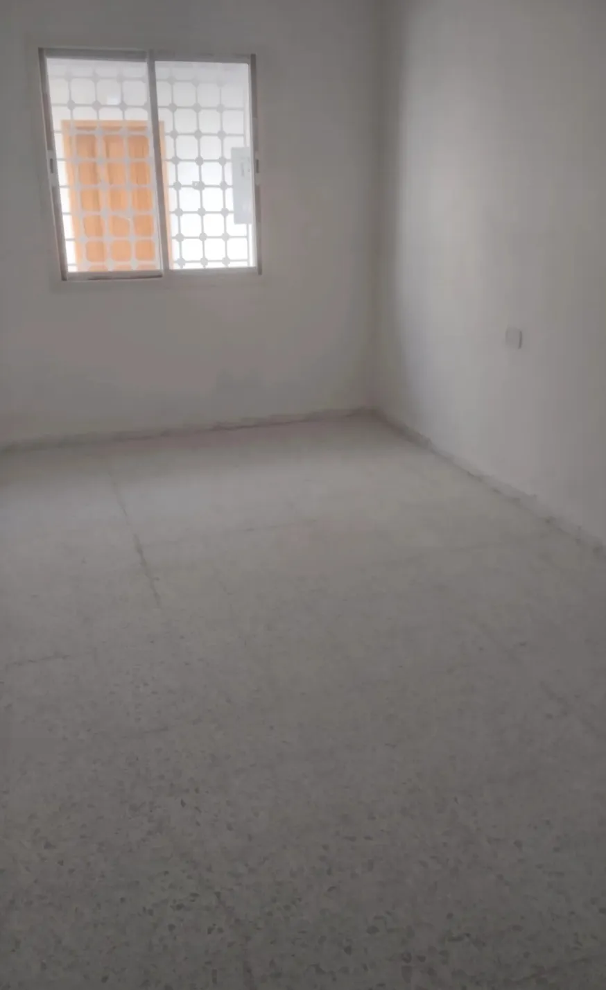 Location S1 vide à La Soukra 