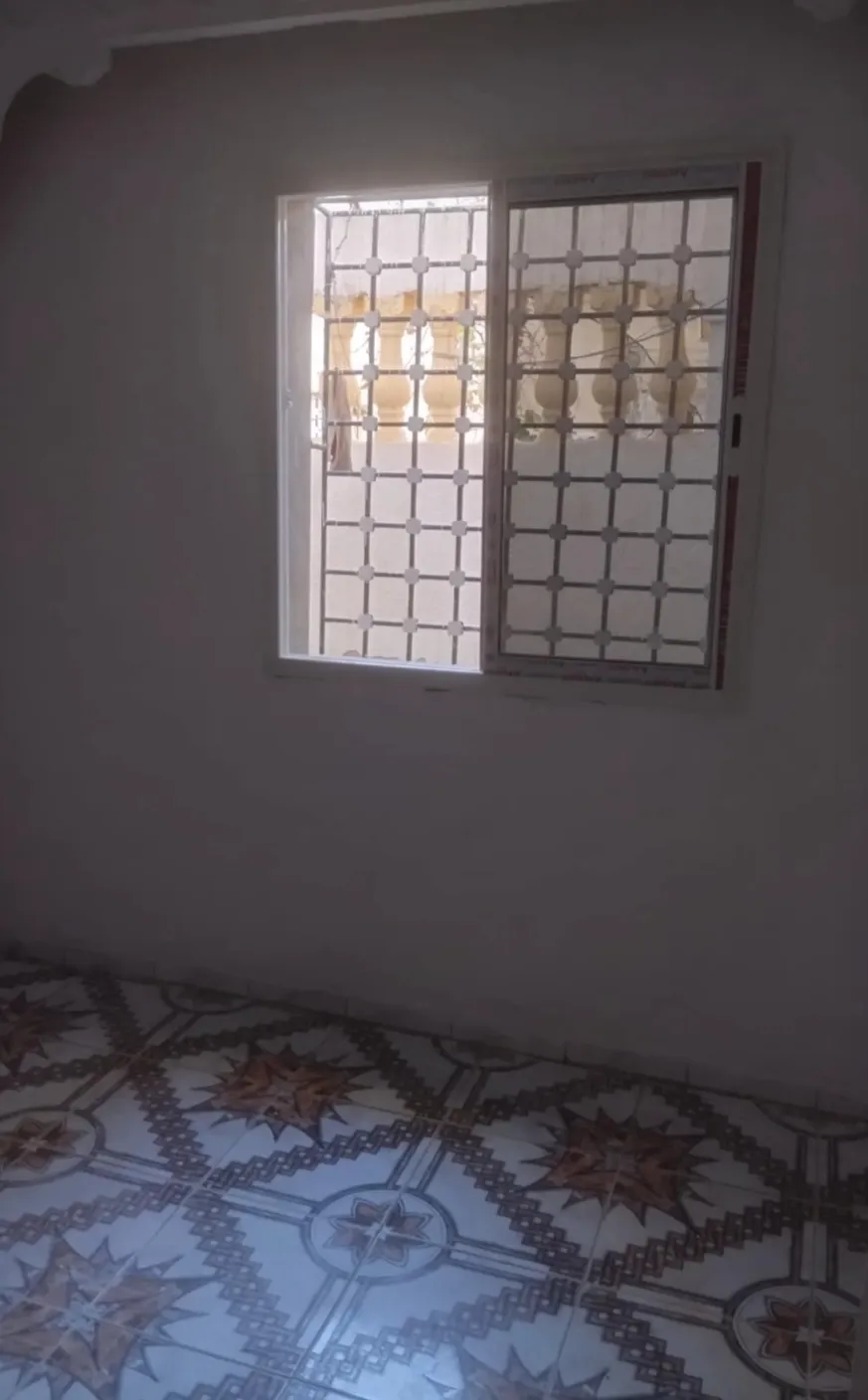 Location S1 vide à La Soukra 