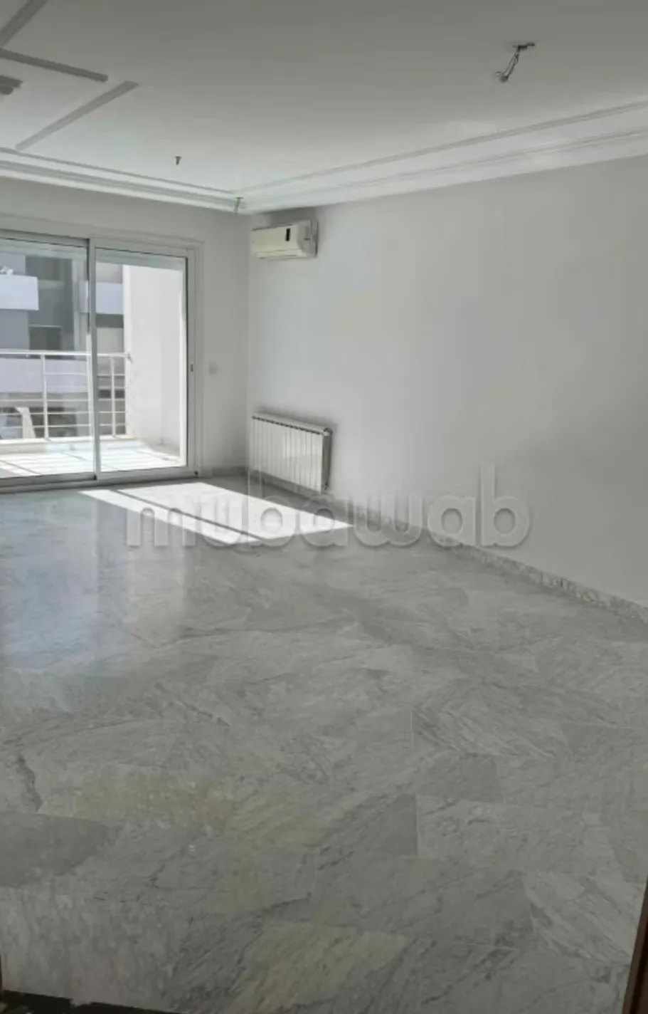 Location S2 vide à El Menzah 9C 