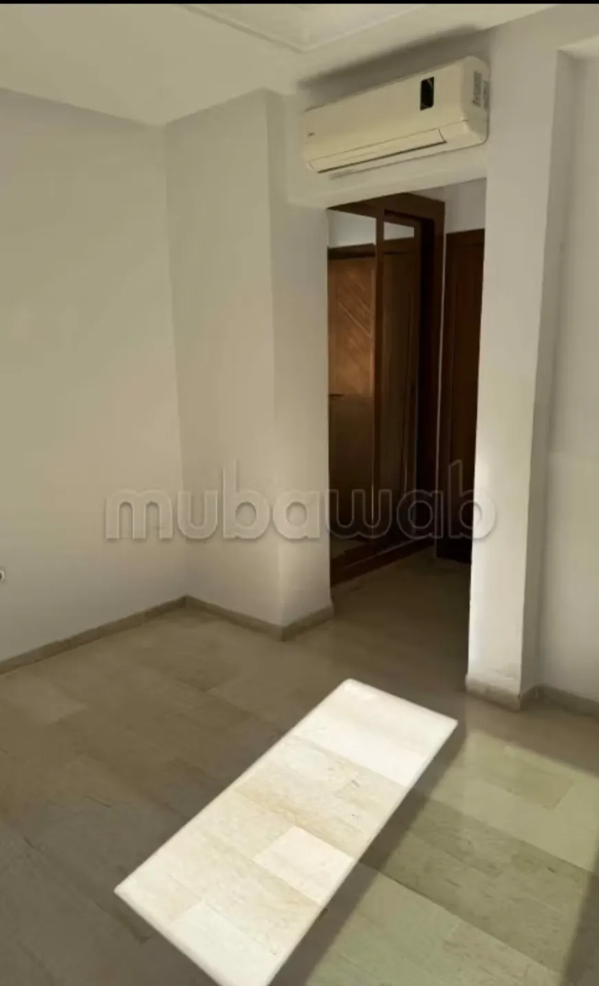 Location S2 vide à El Menzah 9C 