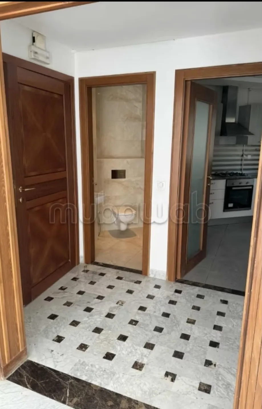 Location S2 vide à El Menzah 9C 