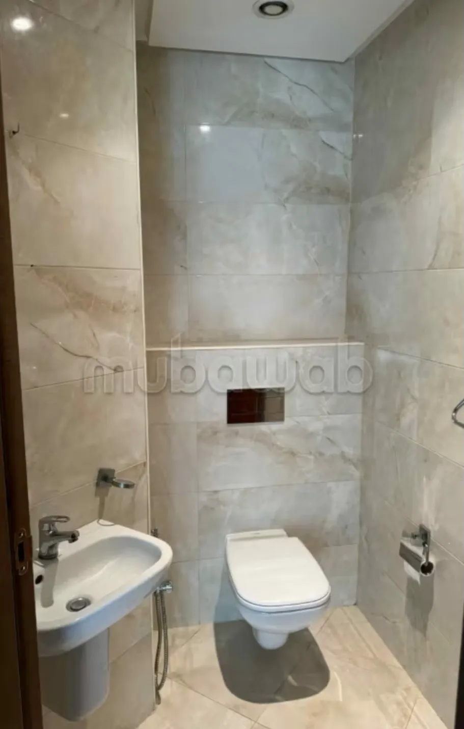 Location S2 vide à El Menzah 9C 