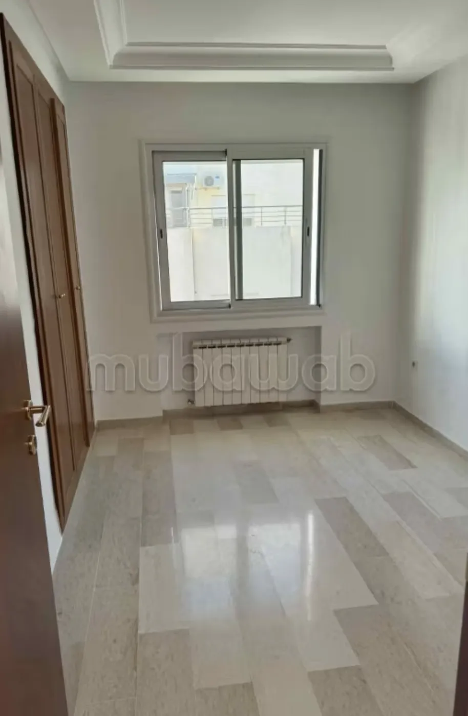 Location S2 vide à El Menzah 9C 