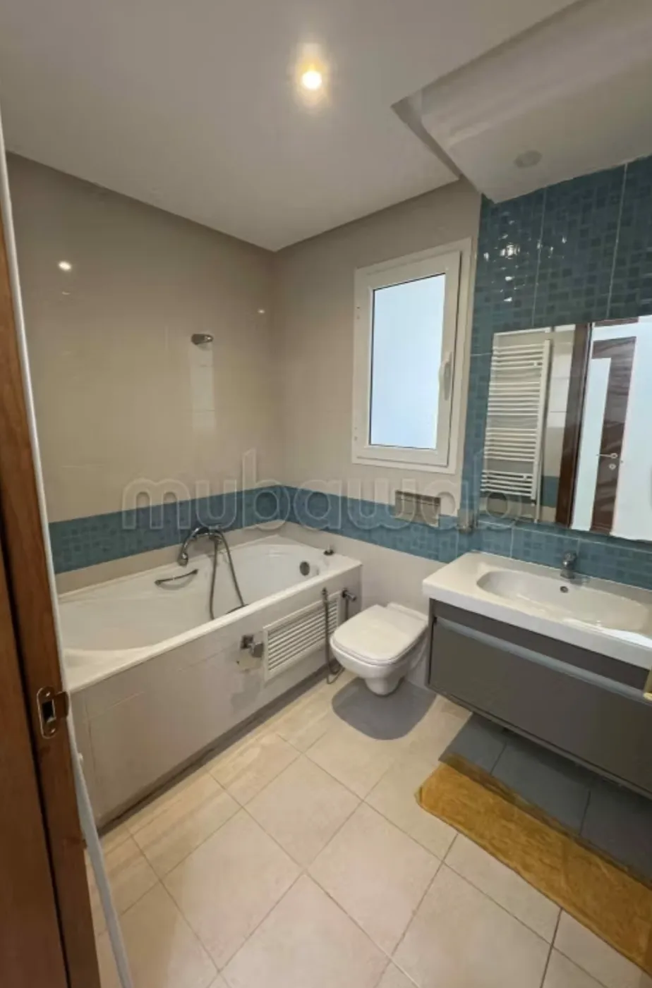 Location S2 vide à El Menzah 9C 