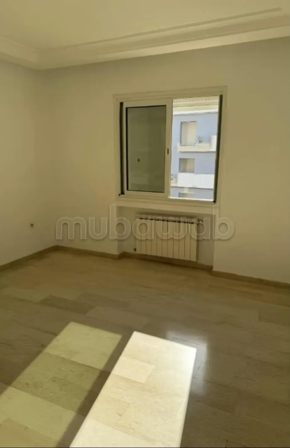 Location S2 vide à El Menzah 9C 