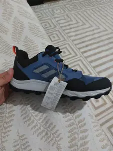 adidas terex neuf avec ticket