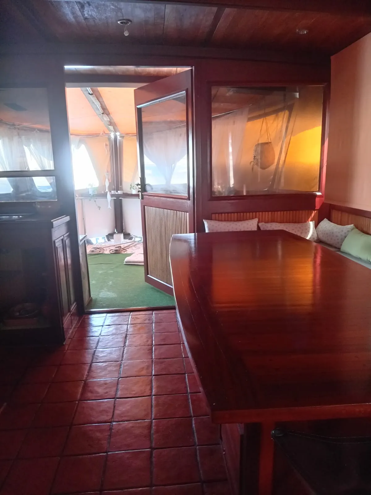 maison sur mer / bateau de plaisance