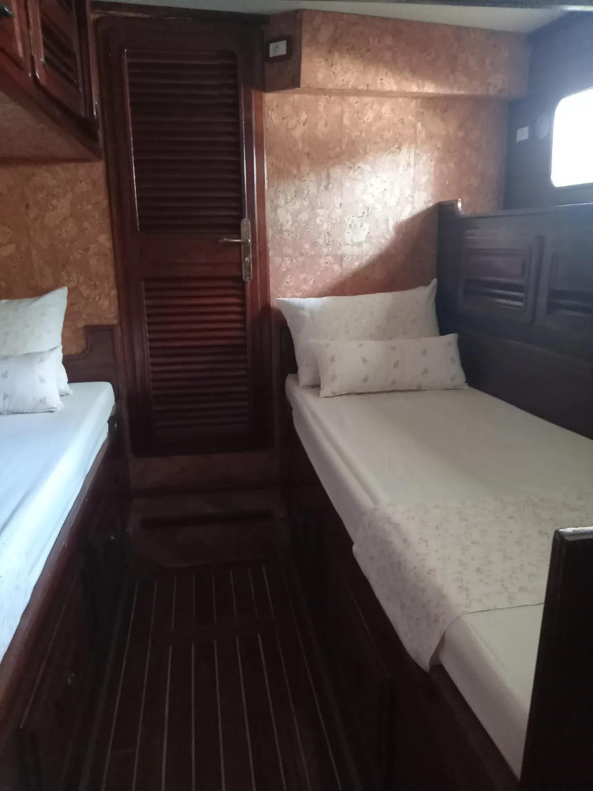 maison sur mer / bateau de plaisance