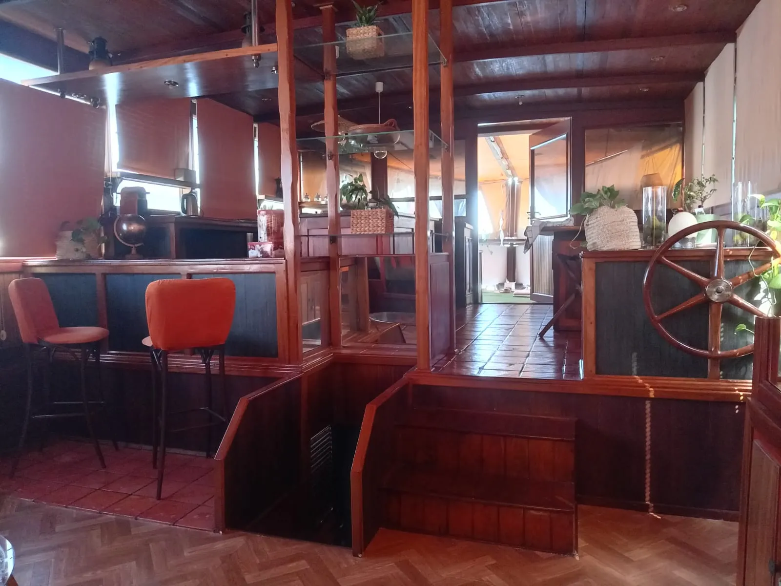 maison sur mer / bateau de plaisance