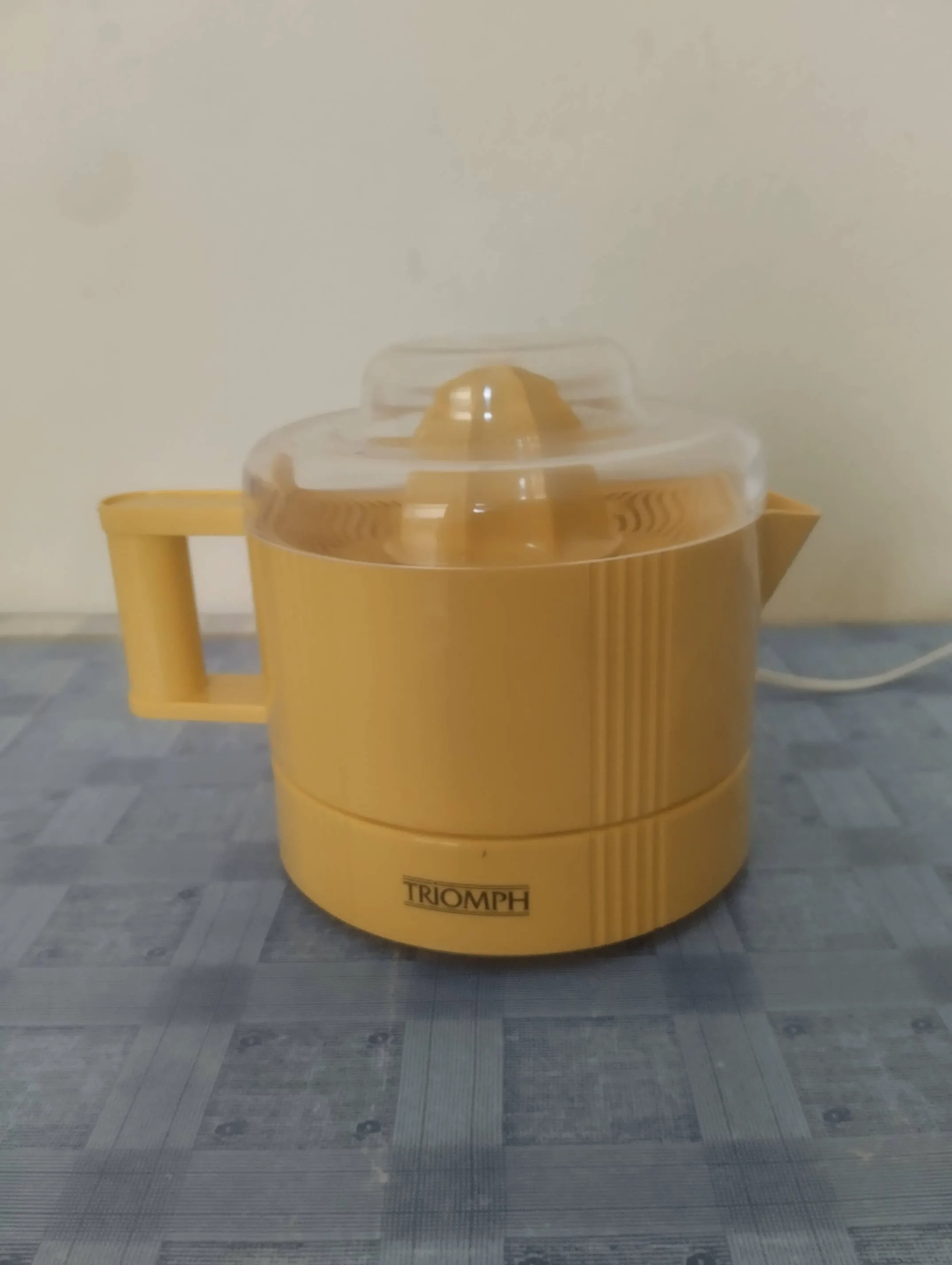 Presse agrumes thriomph neuf 