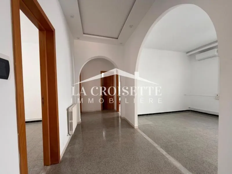 Rez-de-chaussée de villa S+3 à La Marsa MAL2191