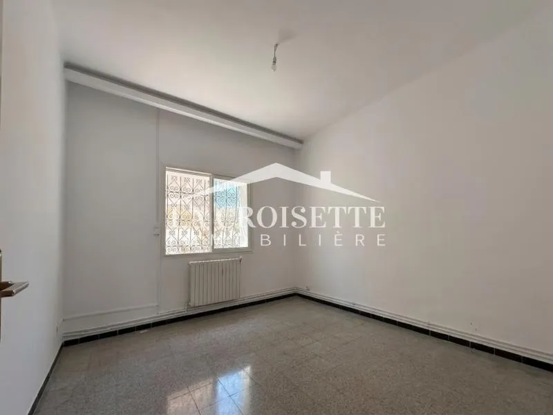 Rez-de-chaussée de villa S+3 à La Marsa MAL2191
