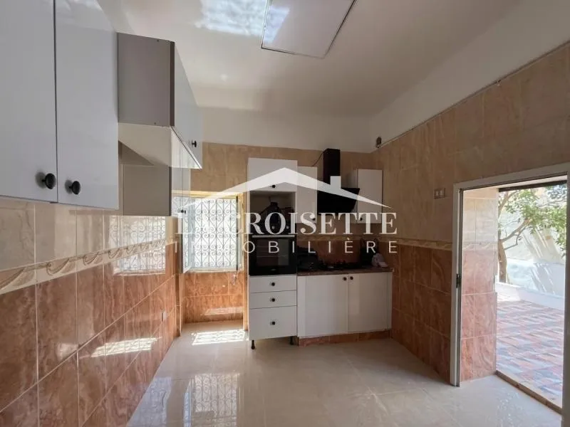 Rez-de-chaussée de villa S+3 à La Marsa MAL2191