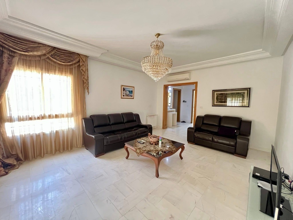 A vendre s+3 rez de chaussée au jardin de carthage