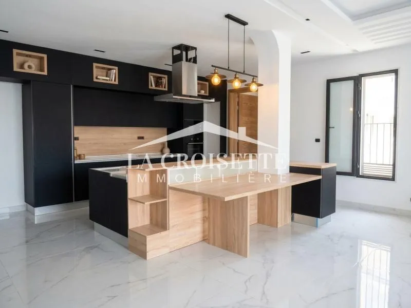 Triplex S+4 avec jardin à La Marsa MTRL0058