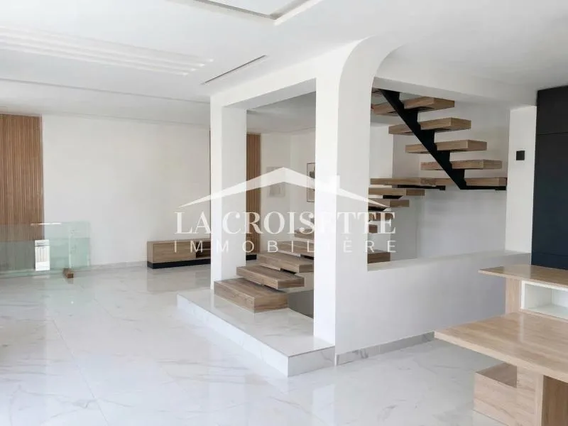 Triplex S+4 avec jardin à La Marsa MTRL0058