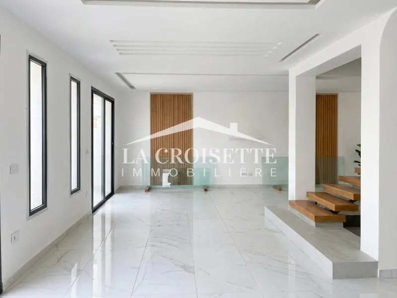 Triplex S+4 avec jardin à La Marsa MTRL0058