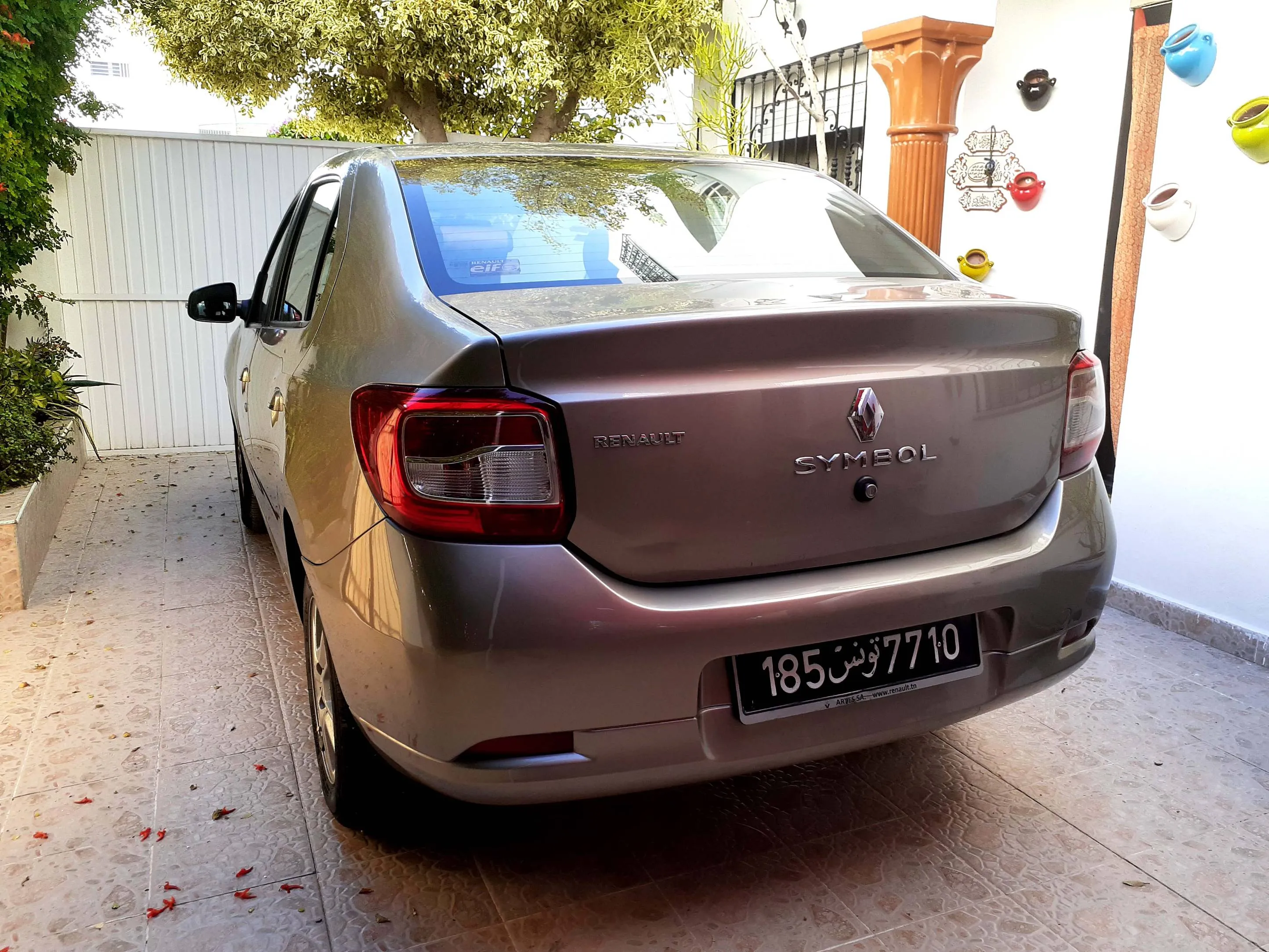 Renault symbol Élégance première main tu 185