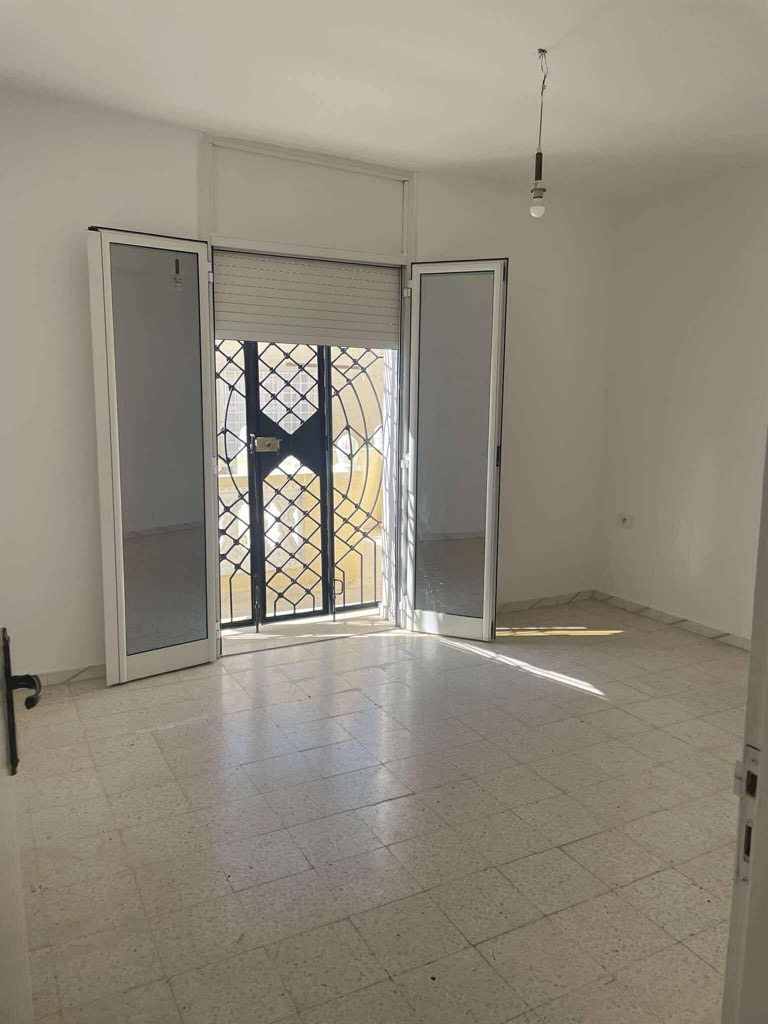À Louer | Étage de villa S+2 rénové – Oued Elil (Cité Jinene, près du lycée Asad Ibn Fourat)