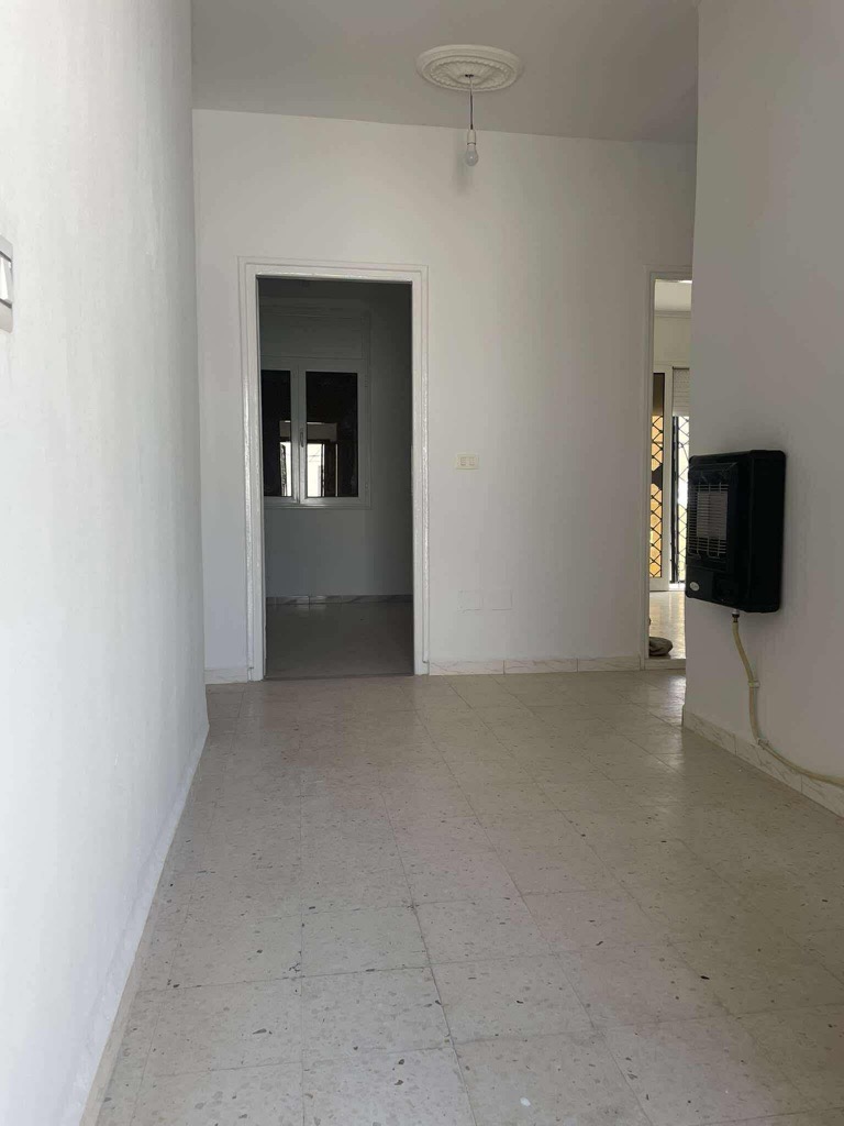 À Louer | Étage de villa S+2 rénové – Oued Elil (Cité Jinene, près du lycée Asad Ibn Fourat)