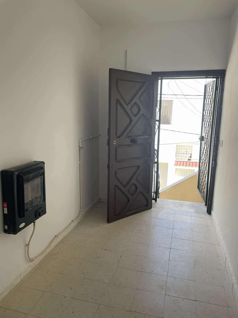 À Louer | Étage de villa S+2 rénové – Oued Elil (Cité Jinene, près du lycée Asad Ibn Fourat)