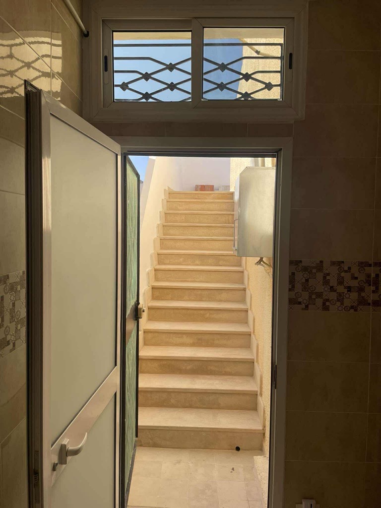 À Louer | Étage de villa S+2 rénové – Oued Elil (Cité Jinene, près du lycée Asad Ibn Fourat)