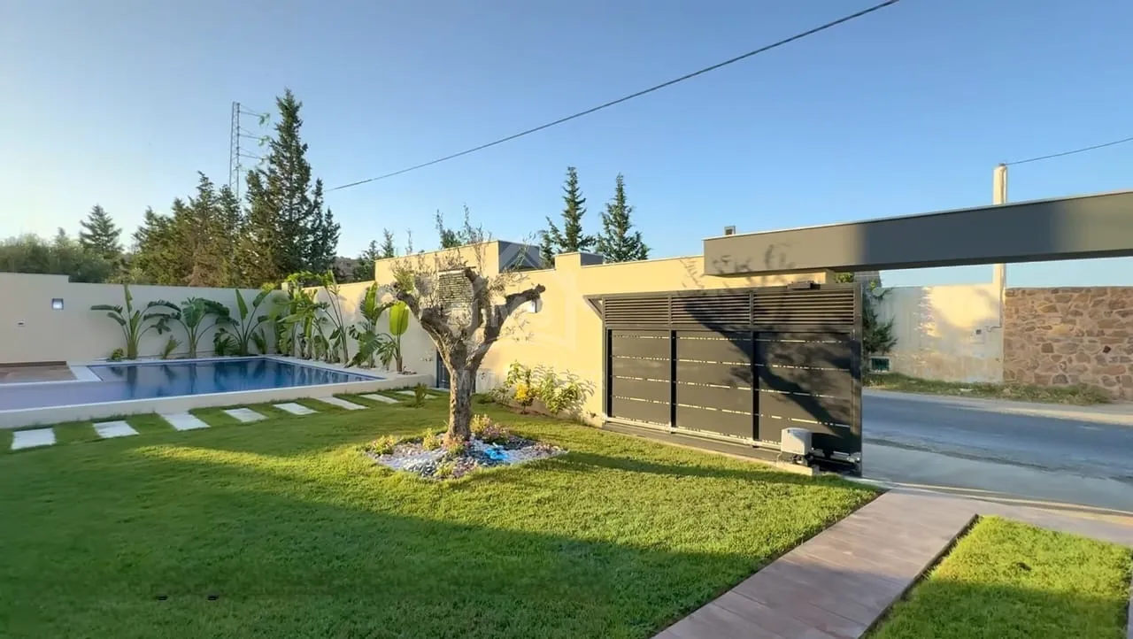 Villa toute neuve avec piscine et jardin à vendre 51355351