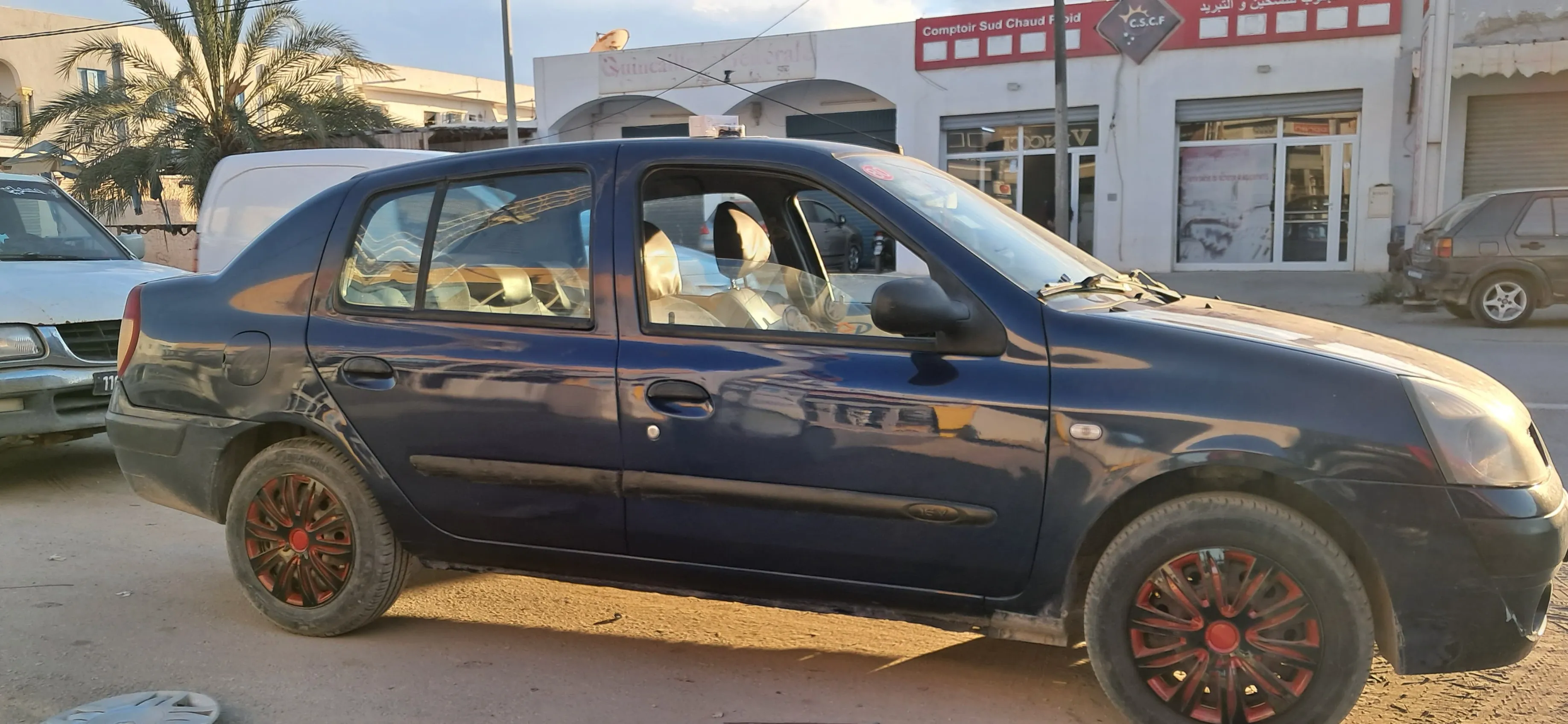 Clio classique a vendre djerba houmt souk