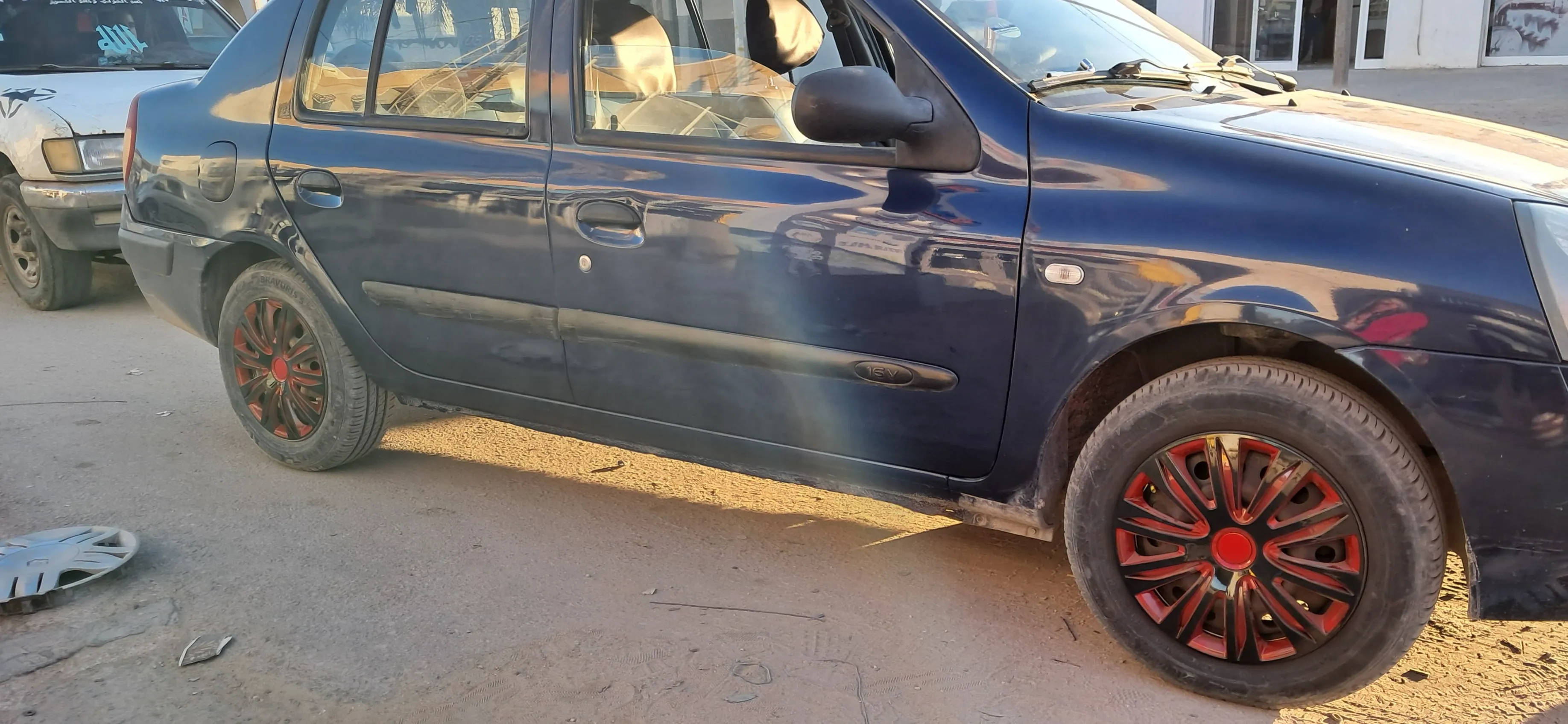 Clio classique a vendre djerba houmt souk