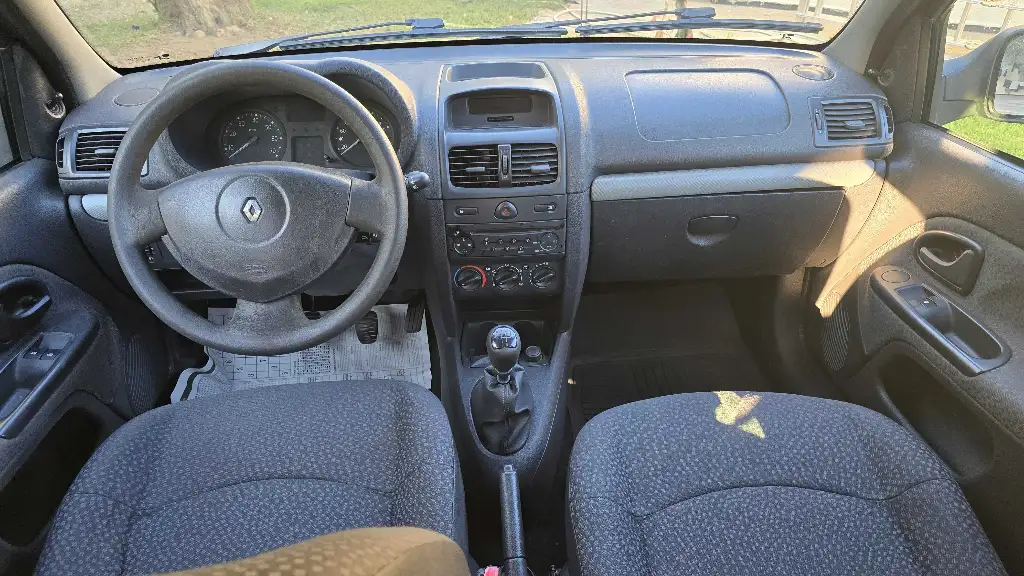 A Vendre Clio compus